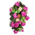 Kompozycja z róż i suszu na podkładzie świerkowym w kolorze fioletowym