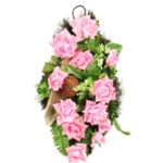 Kompozycja z róż I suszu na podkładzie świerkowym podłużnym w kolorze różowym