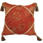 Elegancka Poszewka na Poduszkę z Satyny w Orientalnym Wzorze z Ozdobnymi Pomponami