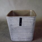 Wazon ceramiczny kwadratowy w prążki grafitowo-brązowy 13.5x13.5x13 cm