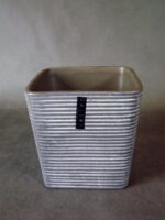 Wazon ceramiczny kwadratowy w prążki grafitowo-brązowy 13.5x13.5x13 cm