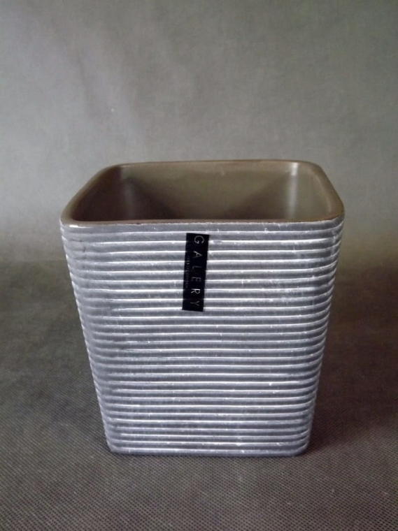 PS422 Wazon ceramiczny kwadratowy w prążki grafitowo-brązowy 13.5x13.5x13 cm - obrazek 1