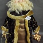 Mikołaj w Welurowym Płaszczu - Dekoracja Świąteczna 56x35cm