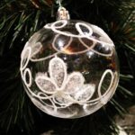 Zestaw 6 Przeźroczystych Bombek Plastikowych z Białym Brokatem, 8 cm - obrazek 3