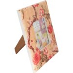 Stylowa drewniana ramka na zdjęcie z kwiecistym zdobieniem 13,5x13,5 cm - obrazek 2