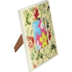 Kwadratowa Drewniana Ramka na Zdjęcie z Kwiatowym Zdobieniem, Kremowa, 13,5x13,5 cm - obrazek 2