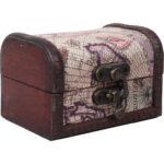 Mały kuferek w kolorze brązowym