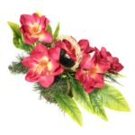 Kompozycja z malwami w złotym gazonie w kolorze różowym