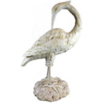  Czapla figurka w kolorze kremowym odwrócona