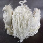 Owalny Koszyk Sizalowy z Białym Aniołem Pokrytym Opalizującym Brokatem - obrazek 2