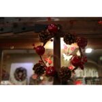 Wianek Świąteczny z Jarzębiną i Szyszkami 30 cm - Czerwono-brazowa Dekoracja Bożonarodzeniowa - obrazek 2