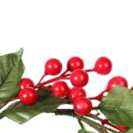 Świąteczny Wianek dekoracyjny z czerwonymi jarzębinami i zielonymi listkami 20 cm - obrazek 3