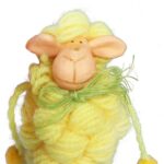 Figurka baranek z włóczki do posadzenia 18cm żółty - obrazek 2