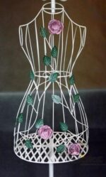 Wieszak-sukienka z motywem róż z dodatkową półką na szaliki - obrazek 2