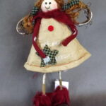 Aniołek w Ciepłych Butach - Dekoracja Świąteczna Beżowo-Czerwona