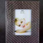 Ramka na zdjęcie stojąca kolor srebrny kratka 19.5x15 cm