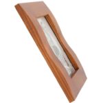 Drewniana stojąca falowana ramka na zdjęcie w kolorze brązowym 14 x 17,7 cm - obrazek 3