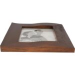 Drewniana stojąca falowana ramka na zdjęcie 18x14 cm - obrazek 2