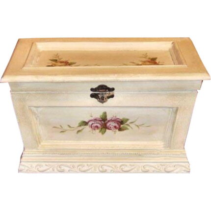 Kuferek prowansalski z ręcznie malowanymi kwiatami i efektem postarzania