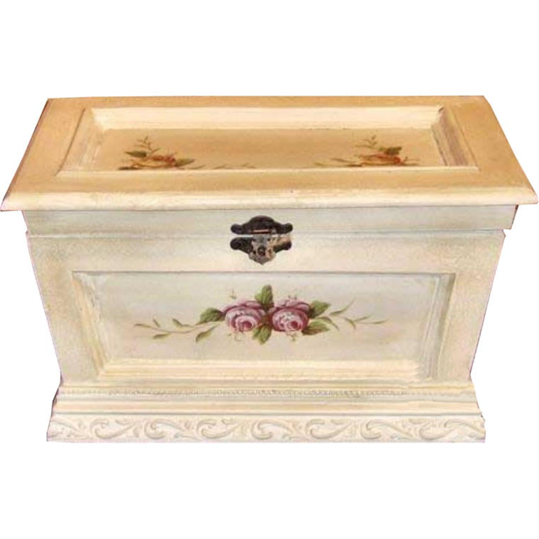 YS04B167 Kuferek prowansalski z ręcznie malowanymi kwiatami i efektem postarzania - obrazek 1