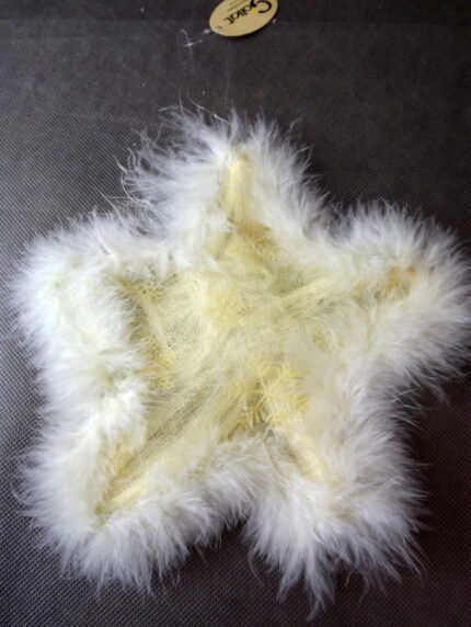 Zawieszka w kształcie gwiazdy z kremowych piór 20cm