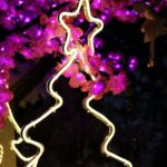 Świąteczna Dekoracja LED - NeonoBiałe Drzewko Bożonarodzeniowe 55x44 cm - obrazek 3